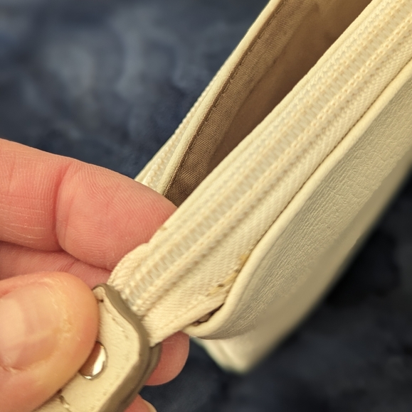 Women's Relic Crossbody Purse - Picture 11 of 16